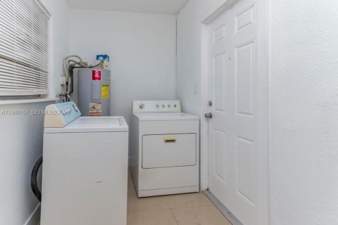 Купить виллу или дом в Форт-Лодердейл, Флорида 3 спальни, 134.43м2, № 2062480 - фото 14