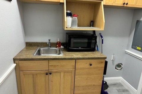 Propiedad comercial en alquiler en Wesley Chapel, Florida, 9.29 m2 № 1810326 - foto 5