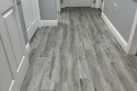 Propiedad comercial en alquiler en Wesley Chapel, Florida, 9.29 m2 № 1810326 - foto 4