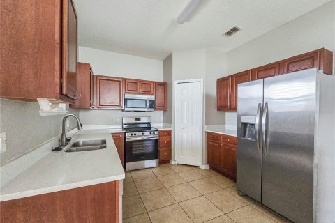 Villa ou maison à louer à Fruitland Park, Floride: 4 chambres, 164.99 m2 № 2167235 - photo 6