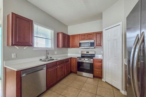 Villa ou maison à louer à Fruitland Park, Floride: 4 chambres, 164.99 m2 № 2167235 - photo 5