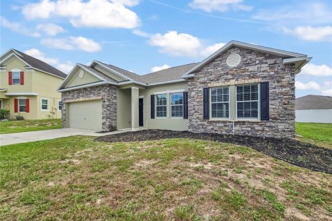 Villa ou maison à louer à Fruitland Park, Floride: 4 chambres, 164.99 m2 № 2167235 - photo 2