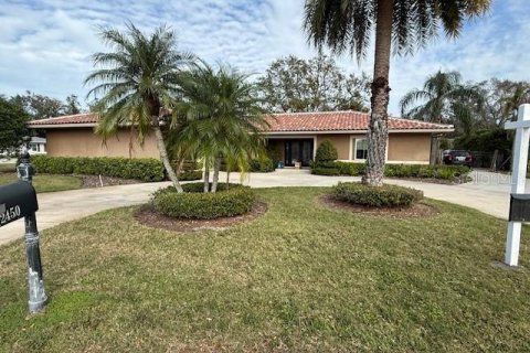 House in Clearwater, Florida 4 bedrooms, 211.72 sq.m. № 1910286 - photo 1
