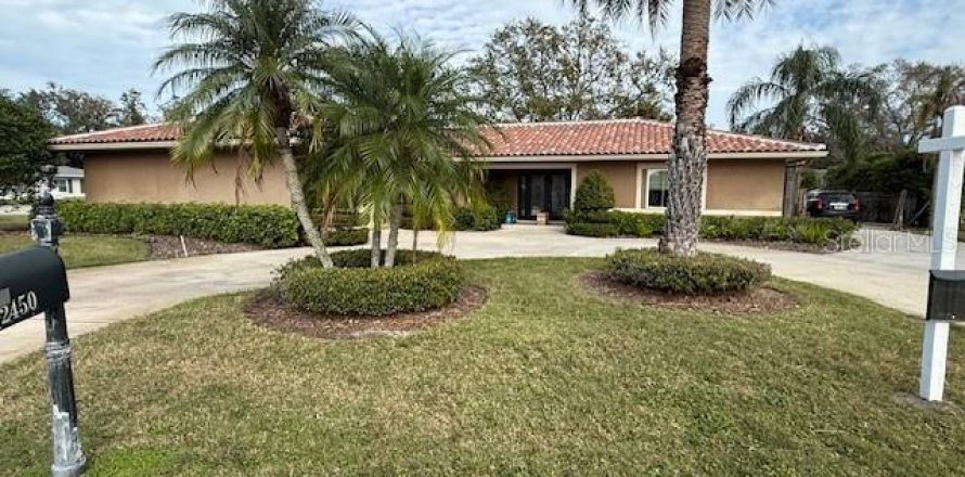 House in Clearwater, Florida 4 bedrooms, 211.72 sq.m. № 1910286