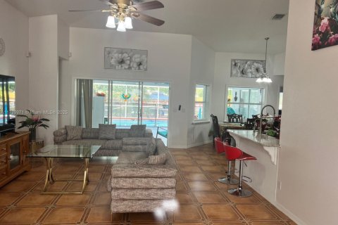 Villa ou maison à vendre à Lehigh Acres, Floride: 6 chambres, 224.82 m2 № 1812140 - photo 4