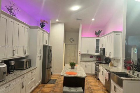 Villa ou maison à vendre à Lehigh Acres, Floride: 6 chambres, 224.82 m2 № 1812140 - photo 6