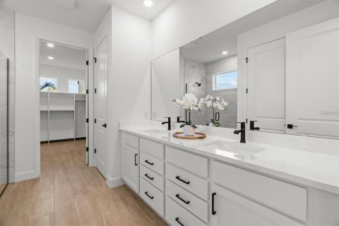 Casa en venta en Orlando, Florida, 4 dormitorios, 262.36 m2 № 2406815 - foto 10