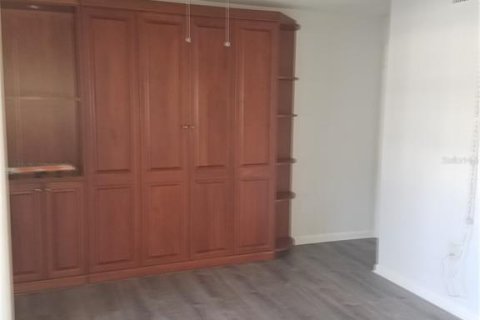 Condominio en alquiler en New Port Richey, Florida, 1 dormitorio, 101.08 m2 № 1780504 - foto 5