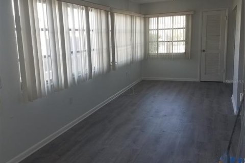 Condominio en alquiler en New Port Richey, Florida, 1 dormitorio, 101.08 m2 № 1780504 - foto 10