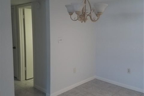 Condominio en alquiler en New Port Richey, Florida, 1 dormitorio, 101.08 m2 № 1780504 - foto 4