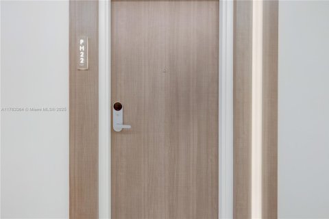 Copropriété à vendre à Miami Beach, Floride: 2 chambres, 114.27 m2 № 1921314 - photo 1
