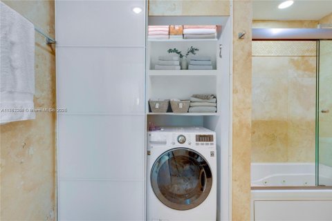 Copropriété à vendre à Miami Beach, Floride: 2 chambres, 114.27 m2 № 1921314 - photo 12