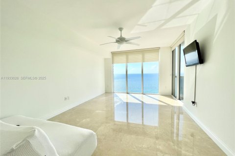 Снять в аренду кондоминиум в Халландейл-Бич, Флорида 3 спальни, 193.05м2, № 1992627 - фото 28