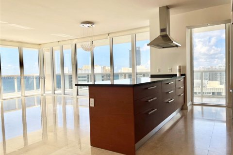 Снять в аренду кондоминиум в Халландейл-Бич, Флорида 3 спальни, 193.05м2, № 1992627 - фото 5