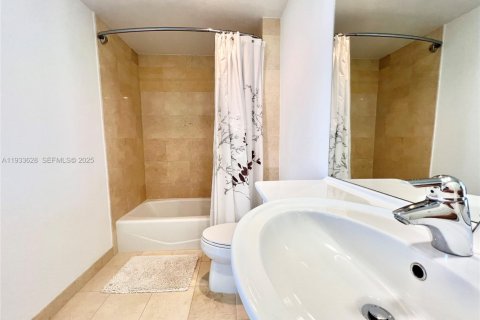 Снять в аренду кондоминиум в Халландейл-Бич, Флорида 3 спальни, 193.05м2, № 1992627 - фото 24