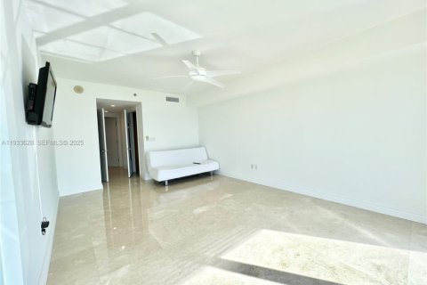Снять в аренду кондоминиум в Халландейл-Бич, Флорида 3 спальни, 193.05м2, № 1992627 - фото 30