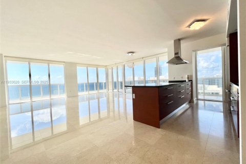 Снять в аренду кондоминиум в Халландейл-Бич, Флорида 3 спальни, 193.05м2, № 1992627 - фото 13