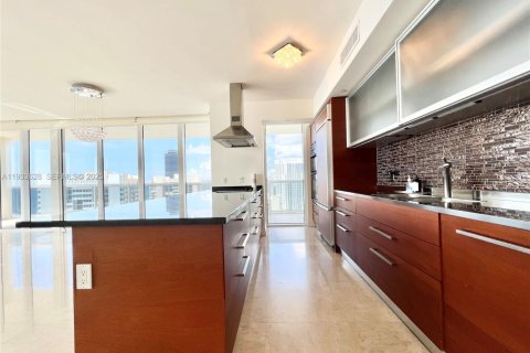 Снять в аренду кондоминиум в Халландейл-Бич, Флорида 3 спальни, 193.05м2, № 1992627 - фото 7