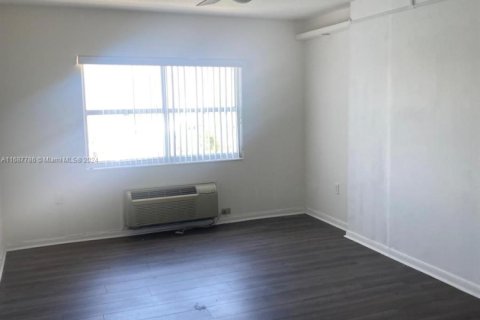 Купить кондоминиум в Санни-Айлс-Бич, Флорида 2 спальни, 101.64м2, № 2037138 - фото 9