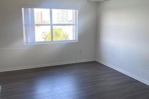 Купить кондоминиум в Санни-Айлс-Бич, Флорида 2 спальни, 101.64м2, № 2037138 - фото 5