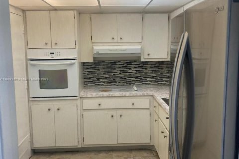 Купить кондоминиум в Санни-Айлс-Бич, Флорида 2 спальни, 101.64м2, № 2037138 - фото 2