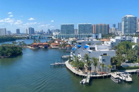 Купить кондоминиум в Санни-Айлс-Бич, Флорида 2 спальни, 101.64м2, № 2037138 - фото 10