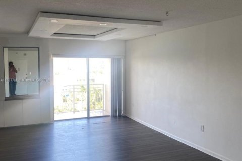 Купить кондоминиум в Санни-Айлс-Бич, Флорида 2 спальни, 101.64м2, № 2037138 - фото 3