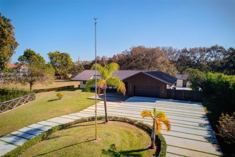 House in Southwest Ranches, Florida 4 bedrooms, 222.13 sq.m. № 2026393 - photo 9