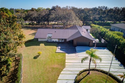 House in Southwest Ranches, Florida 4 bedrooms, 222.13 sq.m. № 2026393 - photo 5