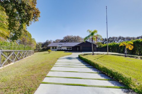 House in Southwest Ranches, Florida 4 bedrooms, 222.13 sq.m. № 2026393 - photo 14