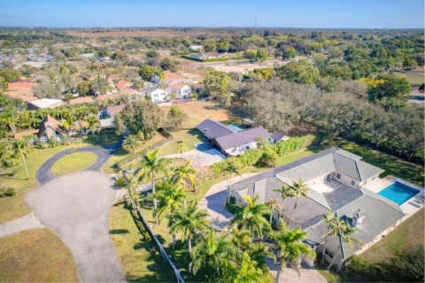 House in Southwest Ranches, Florida 4 bedrooms, 222.13 sq.m. № 2026393 - photo 3