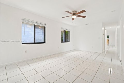 Villa ou maison à louer à Miami, Floride: 3 chambres, 118.45 m2 № 2157049 - photo 3