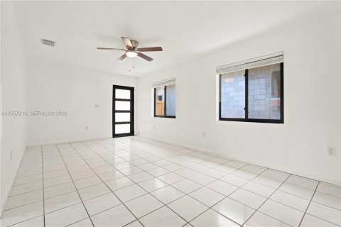 Villa ou maison à louer à Miami, Floride: 3 chambres, 118.45 m2 № 2157049 - photo 5