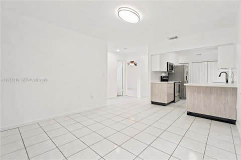 Villa ou maison à louer à Miami, Floride: 3 chambres, 118.45 m2 № 2157049 - photo 6