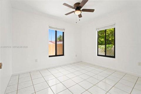 Villa ou maison à louer à Miami, Floride: 3 chambres, 118.45 m2 № 2157049 - photo 15