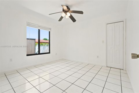 Villa ou maison à louer à Miami, Floride: 3 chambres, 118.45 m2 № 2157049 - photo 13