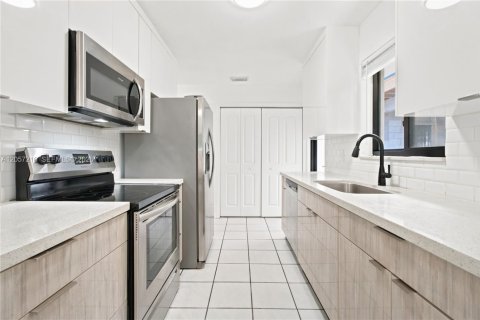 Villa ou maison à louer à Miami, Floride: 3 chambres, 118.45 m2 № 2157049 - photo 8