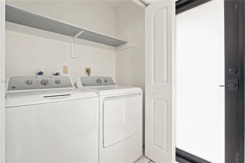 Villa ou maison à louer à Miami, Floride: 3 chambres, 118.45 m2 № 2157049 - photo 10