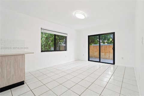Villa ou maison à louer à Miami, Floride: 3 chambres, 118.45 m2 № 2157049 - photo 7