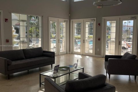 Condominio en alquiler en Palm Beach Gardens, Florida, 1 dormitorio, 75.72 m2 № 1956771 - foto 2