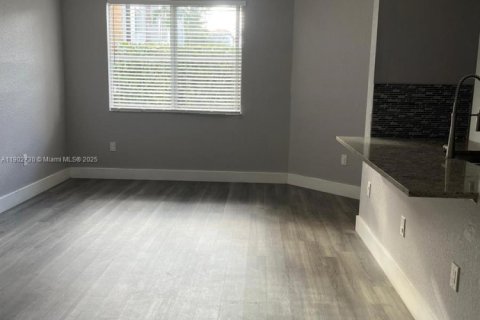 Condominio en alquiler en Palm Beach Gardens, Florida, 1 dormitorio, 75.72 m2 № 1956771 - foto 8