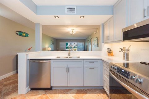 Condominio en venta en Saint Petersburg, Florida, 2 dormitorios, 89.19 m2 № 1916711 - foto 15