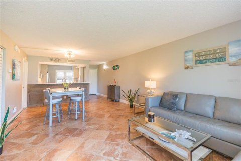 Condominio en venta en Saint Petersburg, Florida, 2 dormitorios, 89.19 m2 № 1916711 - foto 11