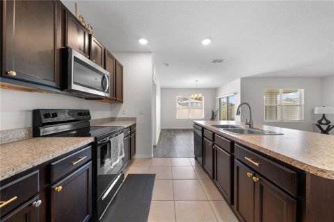 House in Davenport, Florida 3 bedrooms, 157 sq.m. № 1918810 - photo 4