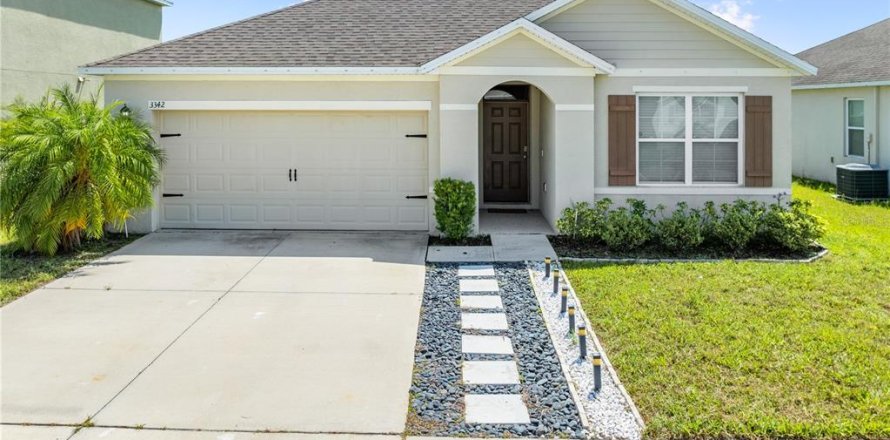 House in Davenport, Florida 3 bedrooms, 157 sq.m. № 1918810