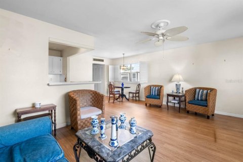 Condo in Sun City Center, Florida, 1 bedroom  № 2123511 - photo 8