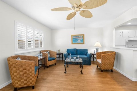 Condo in Sun City Center, Florida, 1 bedroom  № 2123511 - photo 6