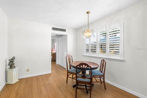 Condo in Sun City Center, Florida, 1 bedroom  № 2123511 - photo 5