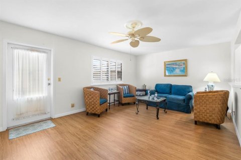 Condo in Sun City Center, Florida, 1 bedroom  № 2123511 - photo 9