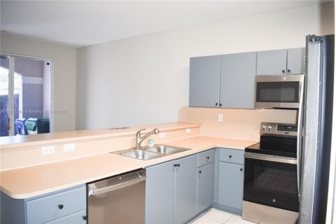 Touwnhouse à vendre à Miami, Floride: 3 chambres, 142.7 m2 № 1814486 - photo 4